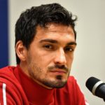mats hummels am mikrofon