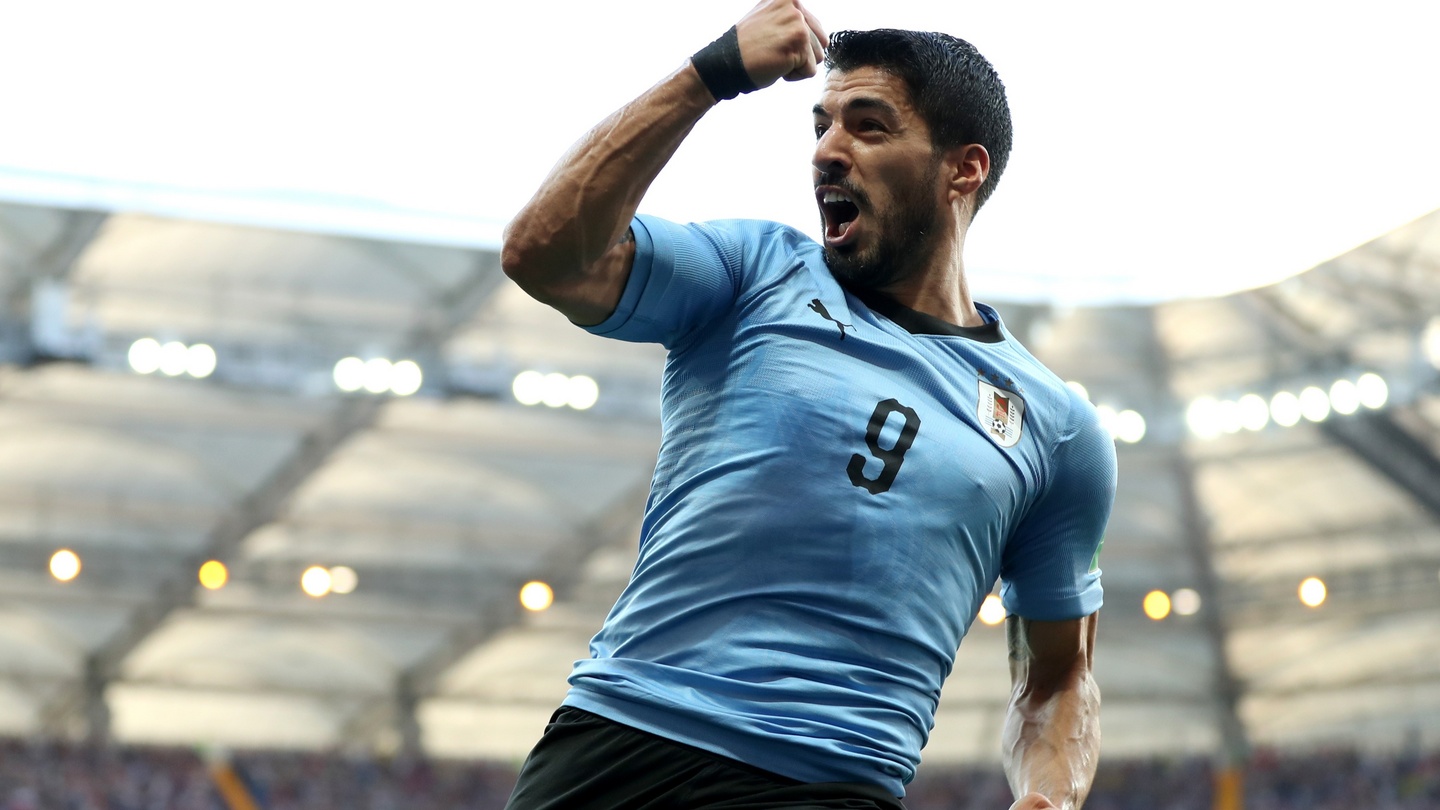 suarez motm wc fut 18